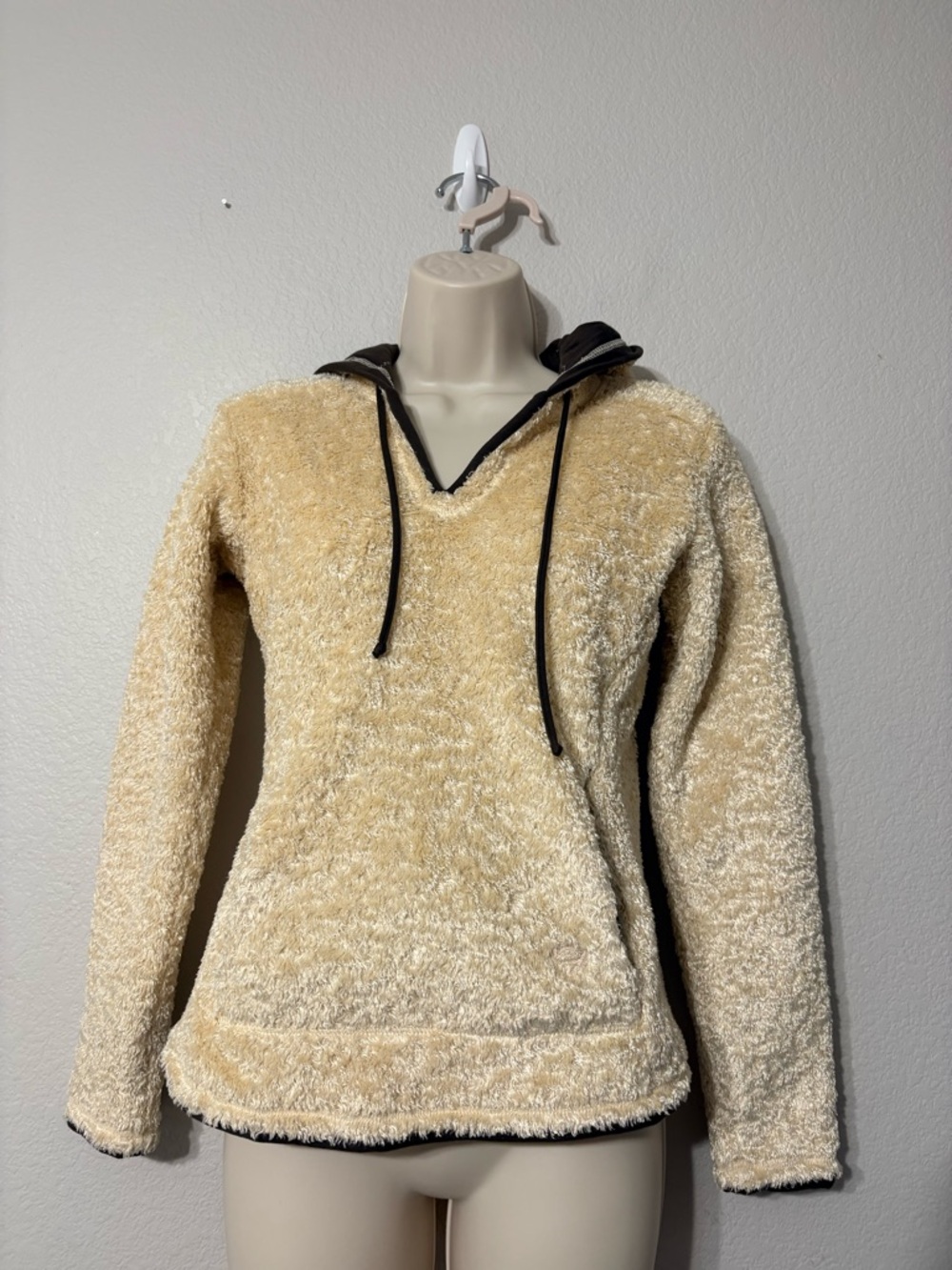 Mountain Hardwear Cream Monkey Fleece Pullover Hoodie Brown V-neck Trim Kangaroo